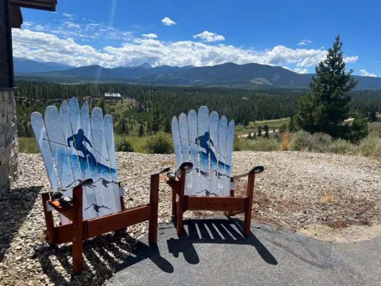 Skier Daydream Chairs – Set of 2