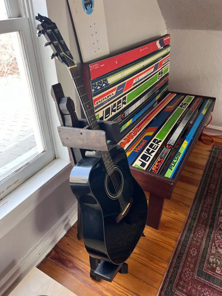Whiskey Barrel – Guitar Floor Stand